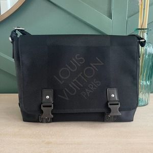 Excellent Louis Vuitton Damier Geant Loup Messenger Bag Canvas Black
